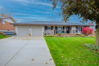 Detached in North Huron