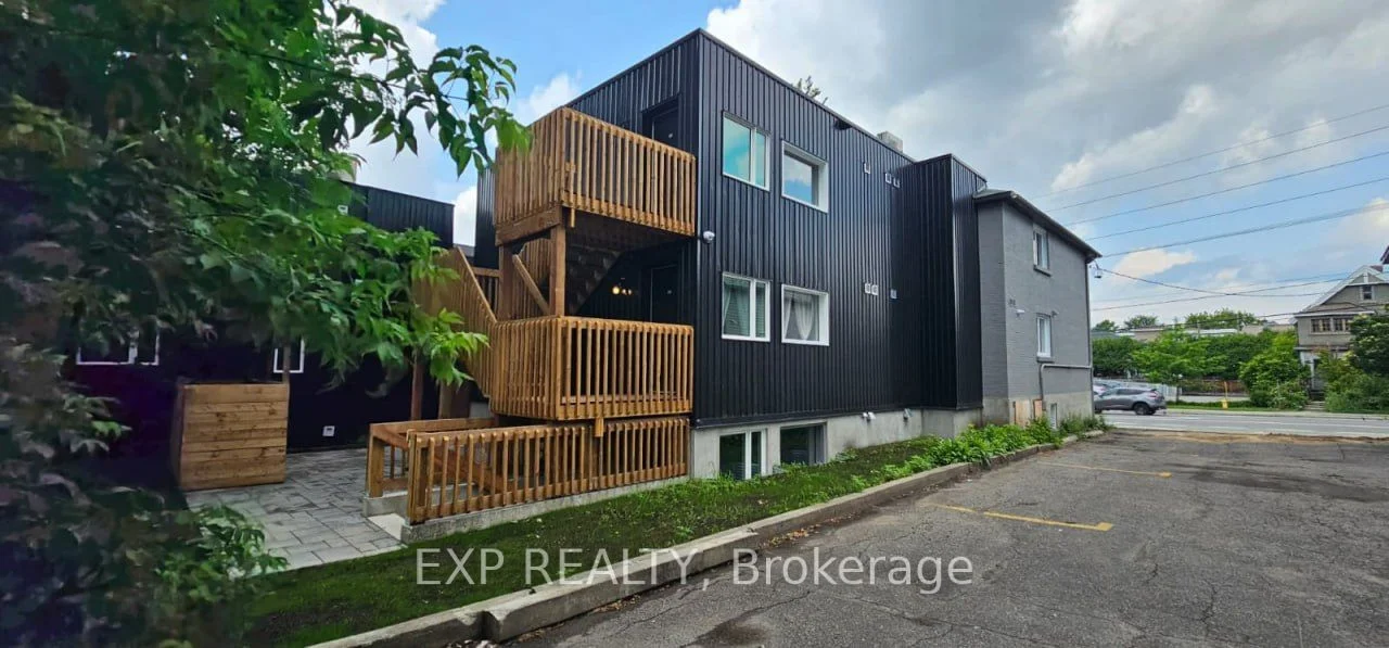 216 Mcarthur Avenue 102, Vanier and Kingsview Park, ON K1L 6P5