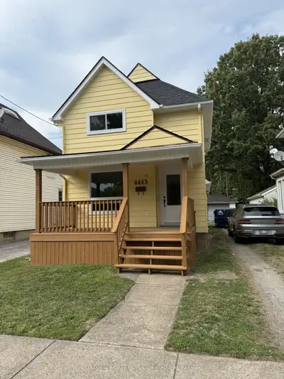 Detached in Niagara Falls
