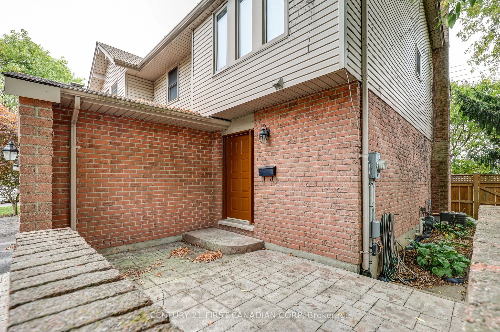1824 Attawandaron Road, London North, ON N6G 3N1