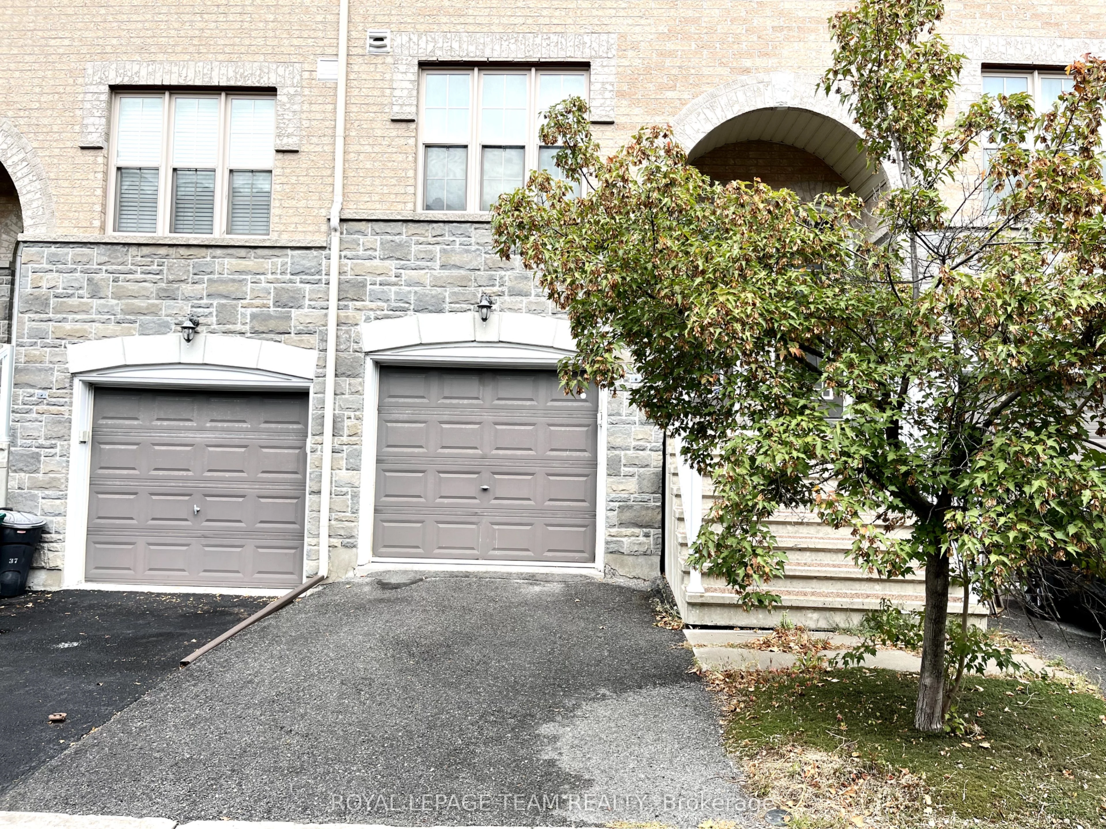 35 JENSCOTT Private, Carlington - Central Park, ON K2C 0E4