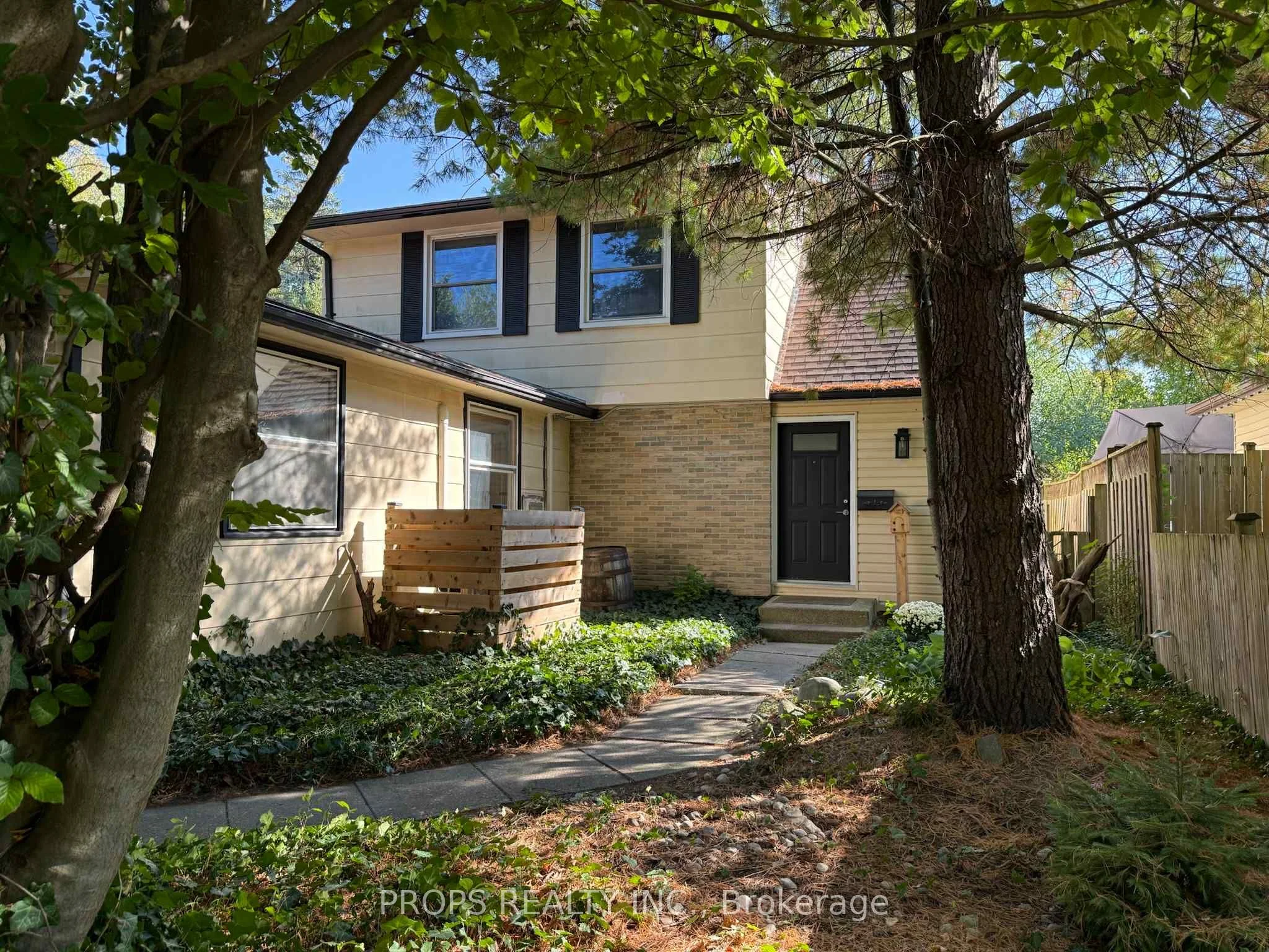 15 Crabtree Avenue, London North, ON N6G 2H6