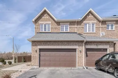 Att/Row/Townhouse in Kanata