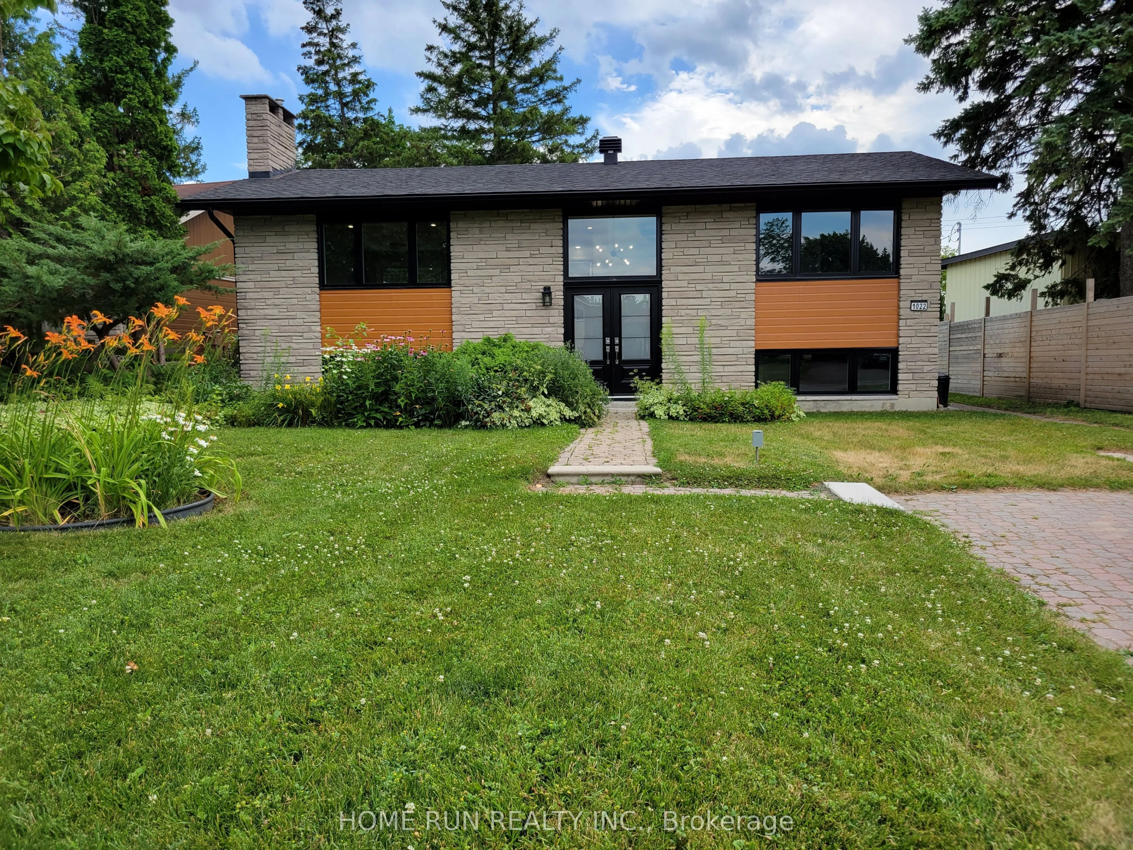 1022 Wiseman Crescent, Billings Bridge - Riverside Park and Area, ON K1V 8J4