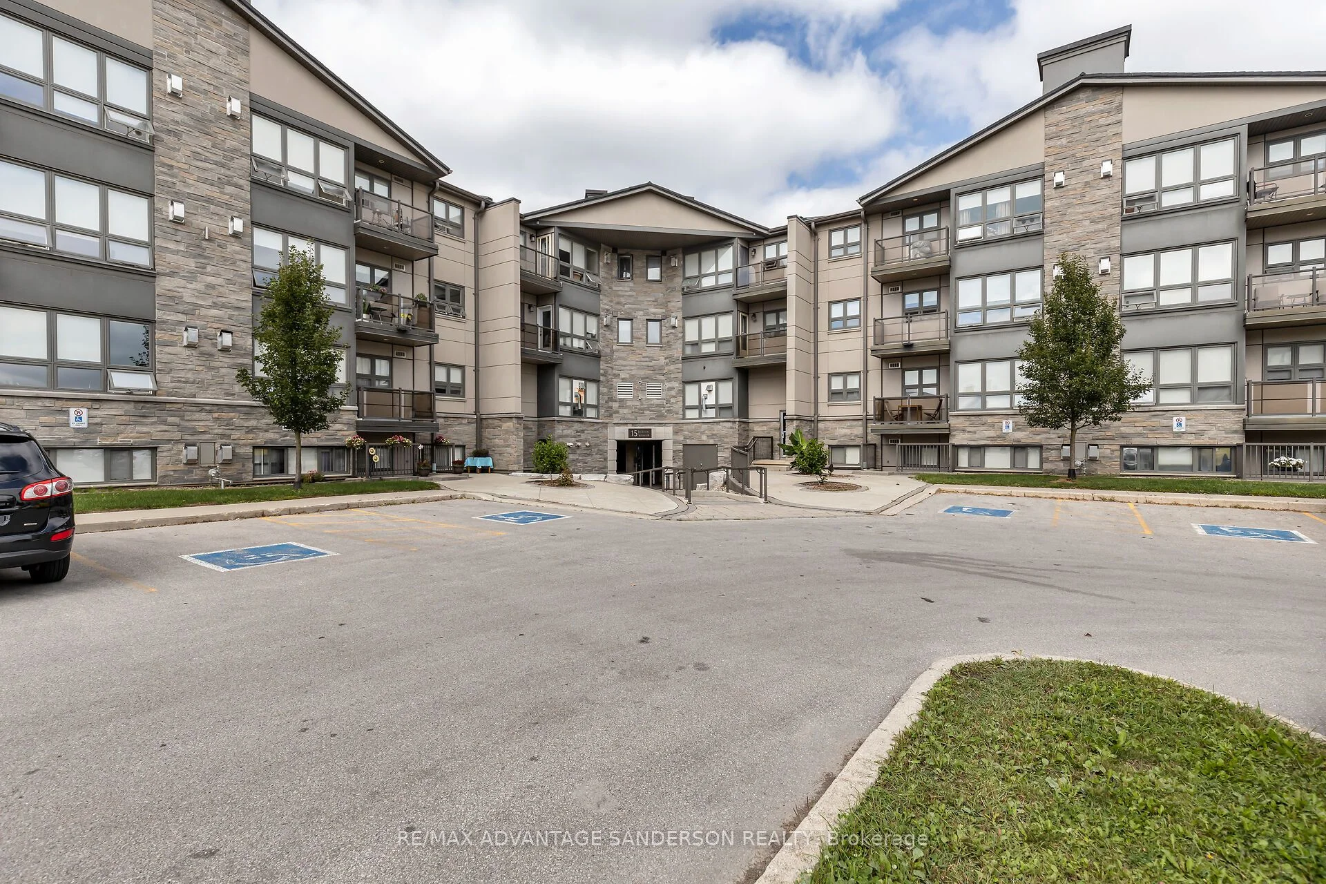15 Jacksway Crescent 118, London North, On N5x 3t8