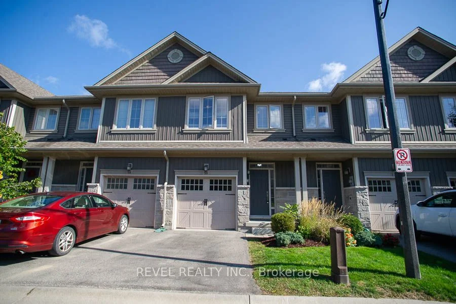 Att/Row/Townhouse in Brant