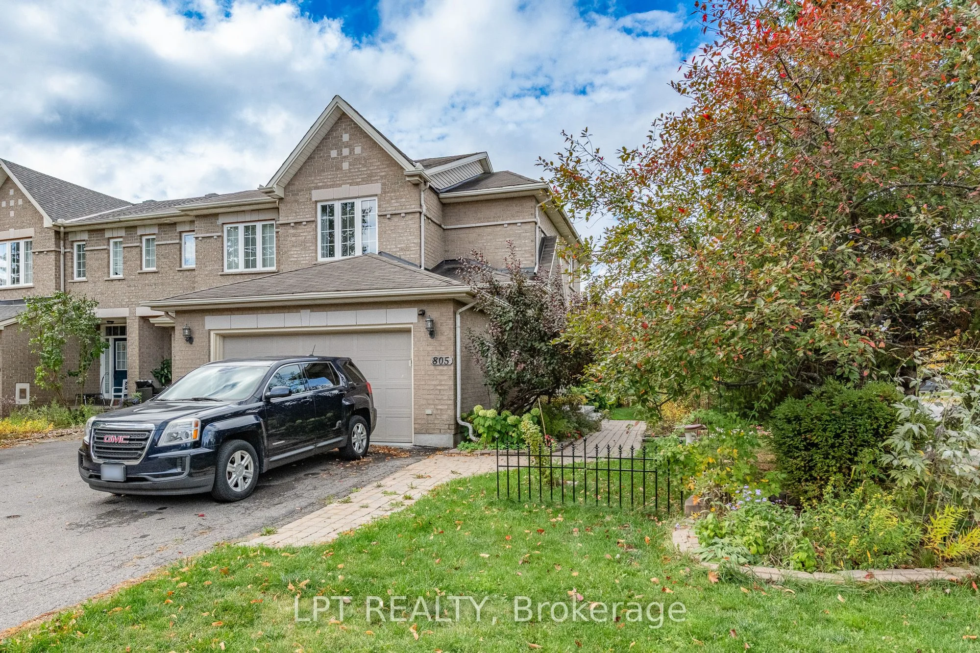 805 Schooner Crescent, Blossom Park - Airport and Area, ON K1V 1Y8