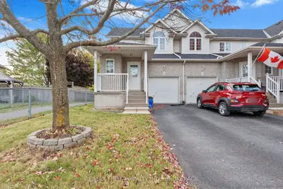Att/Row/Townhouse in Kingston