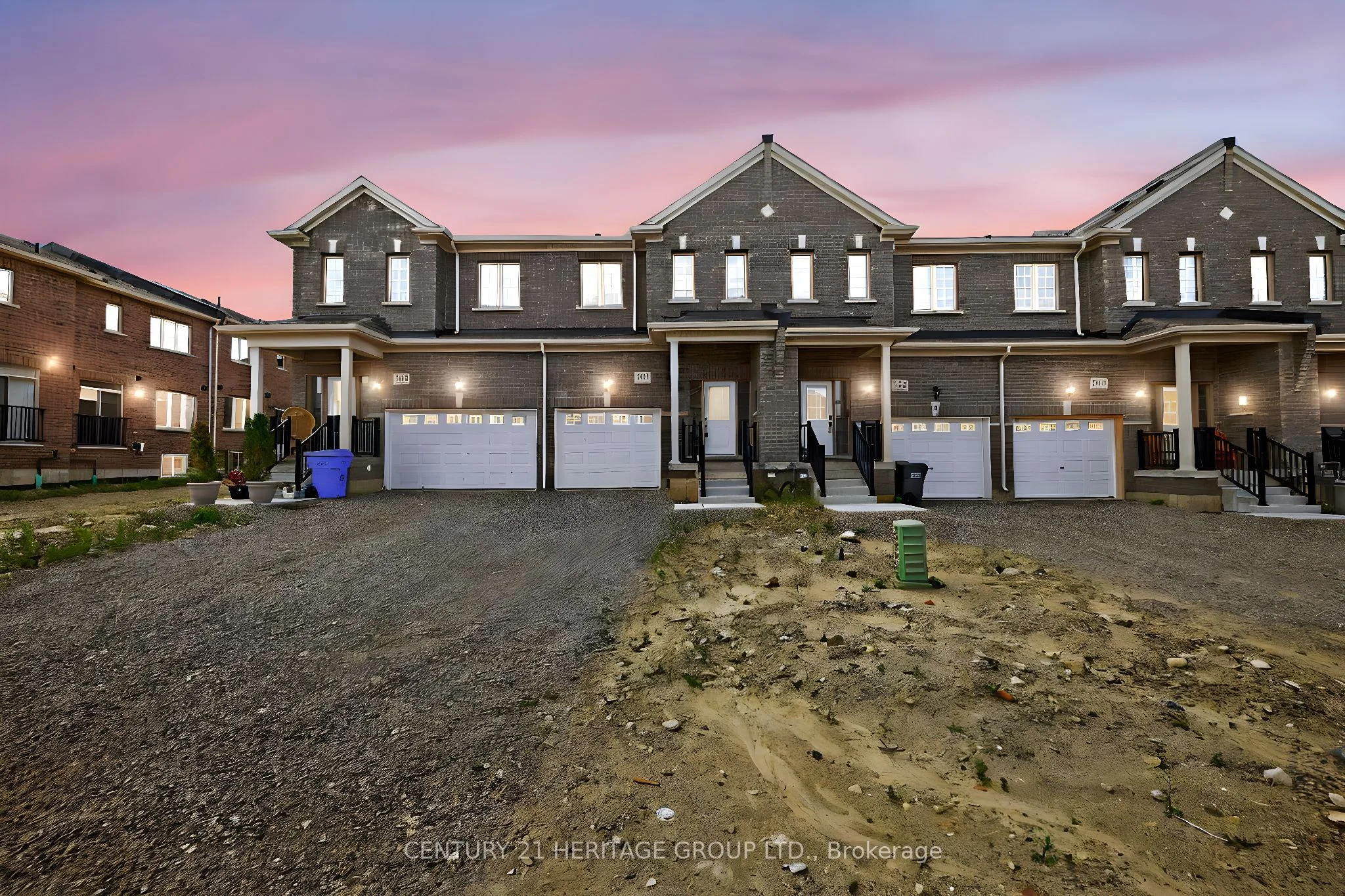 Att/Row/Townhouse in Southgate