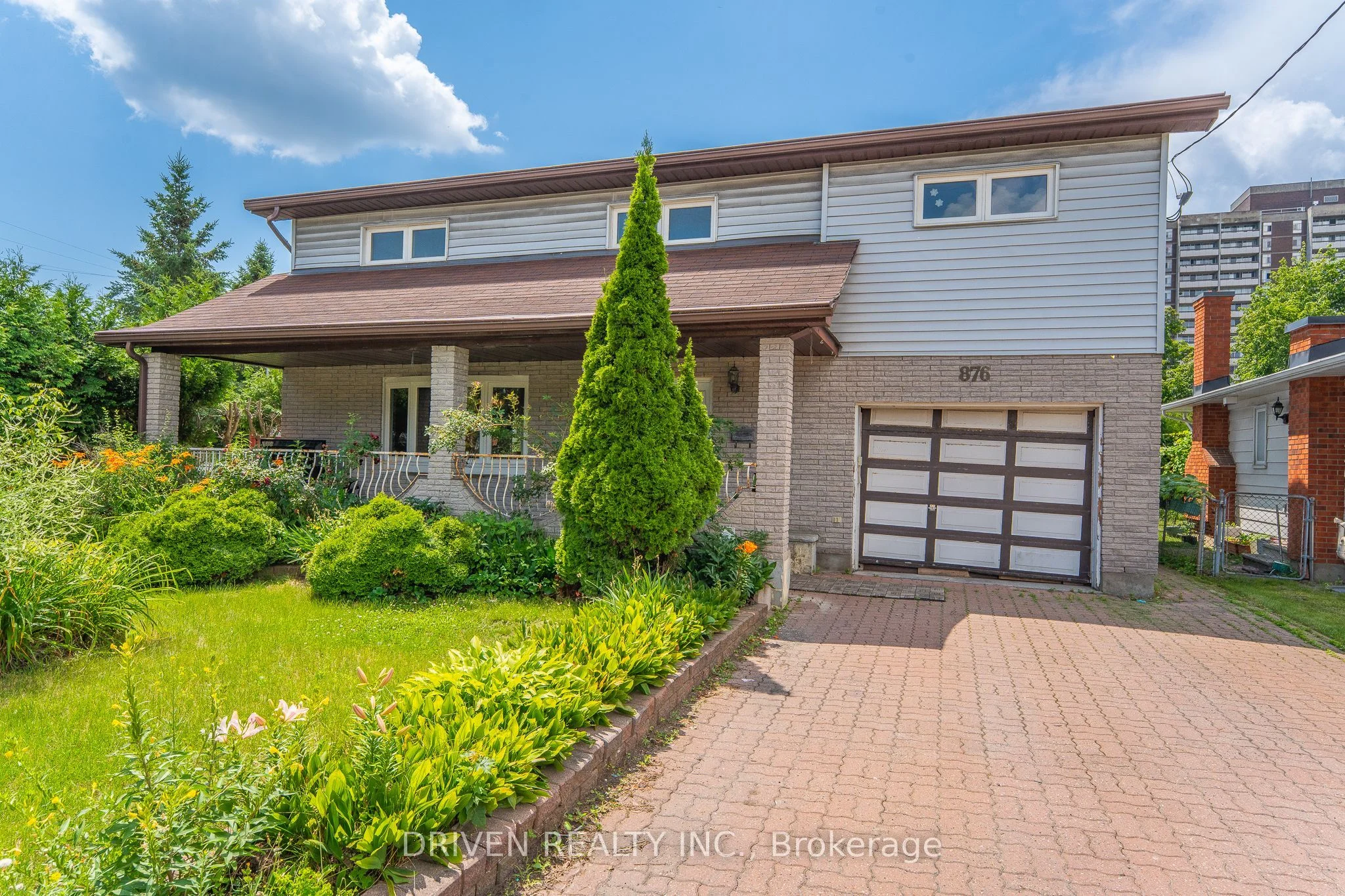 Detached in Britannia Heights - Queensway Terrace N and Area