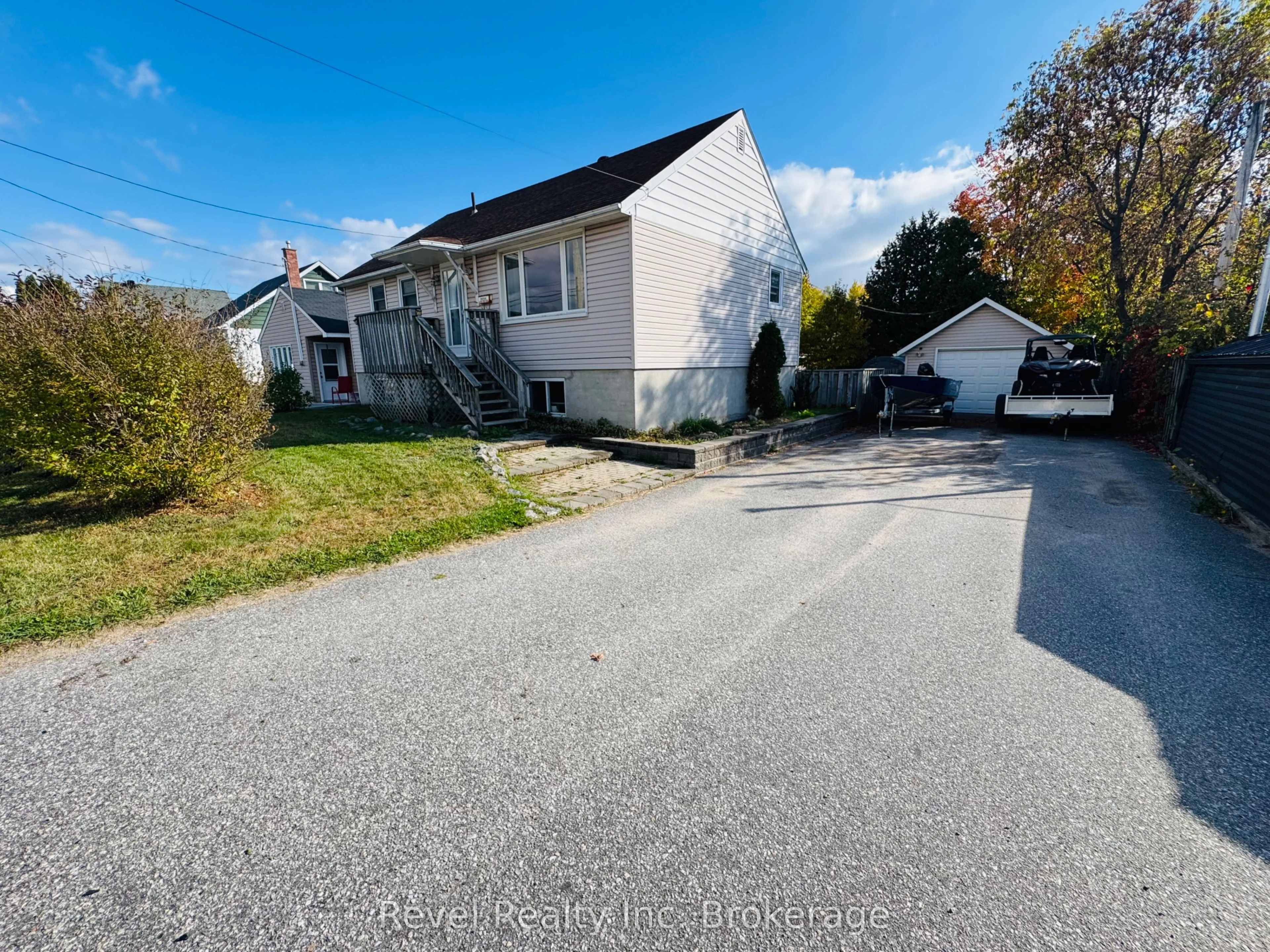 2131 Pearson Street, North Bay, ON P1B 6V2