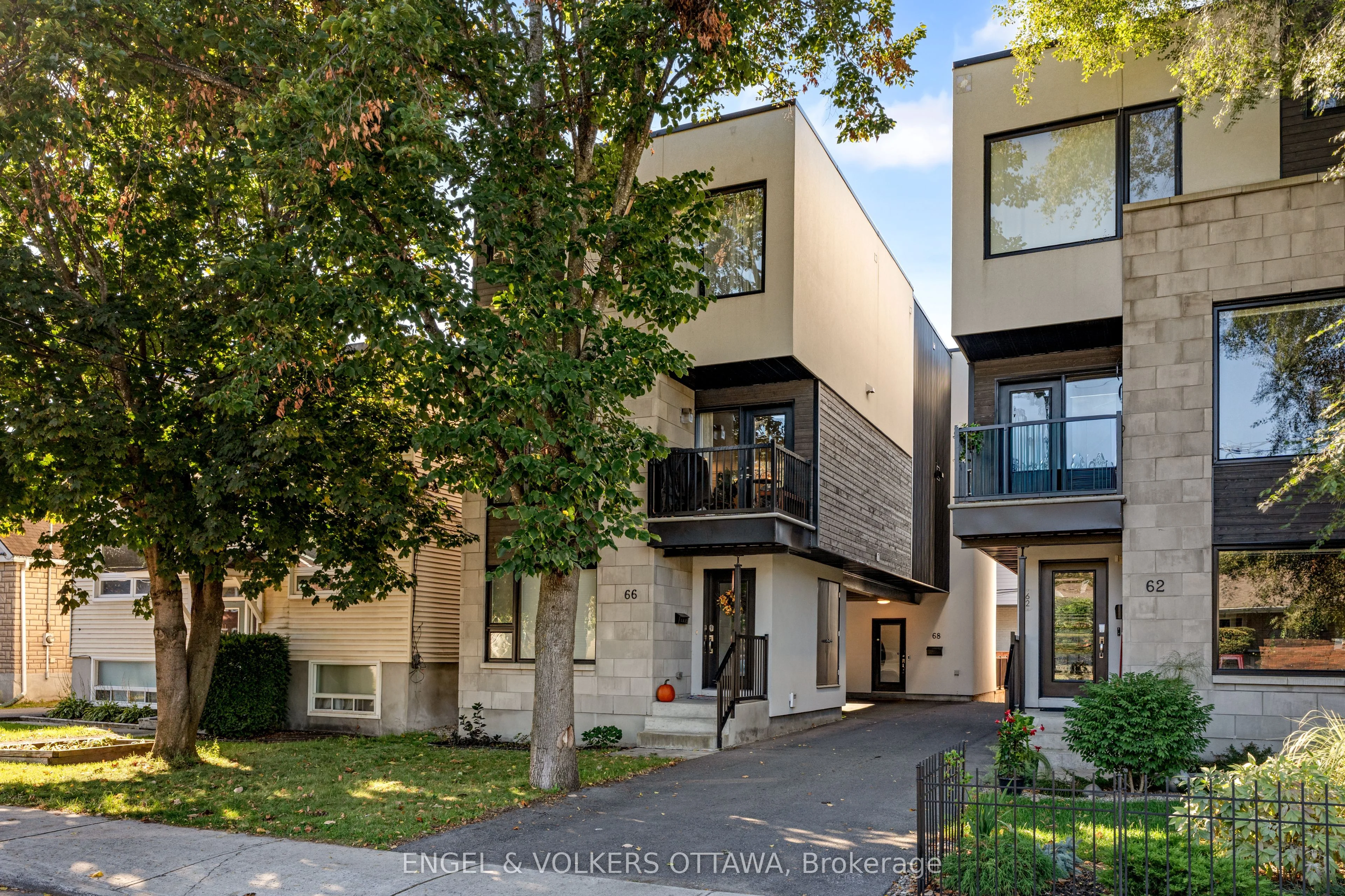 68 Jolliet Avenue, Vanier and Kingsview Park, ON K1L 5H2