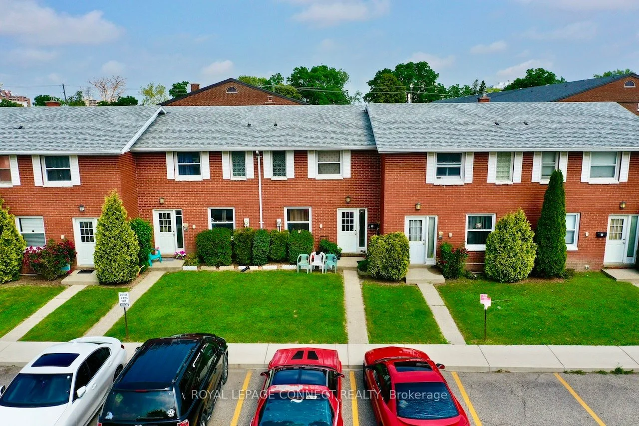 Condo Townhouse in Chatham-Kent