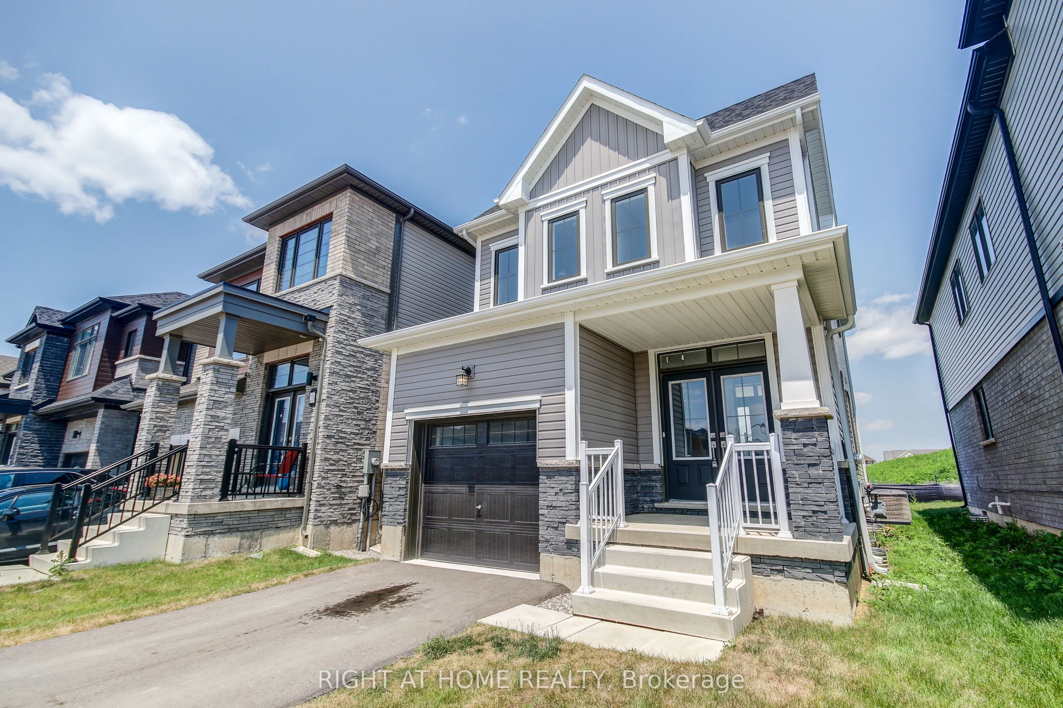 Detached in Brantford