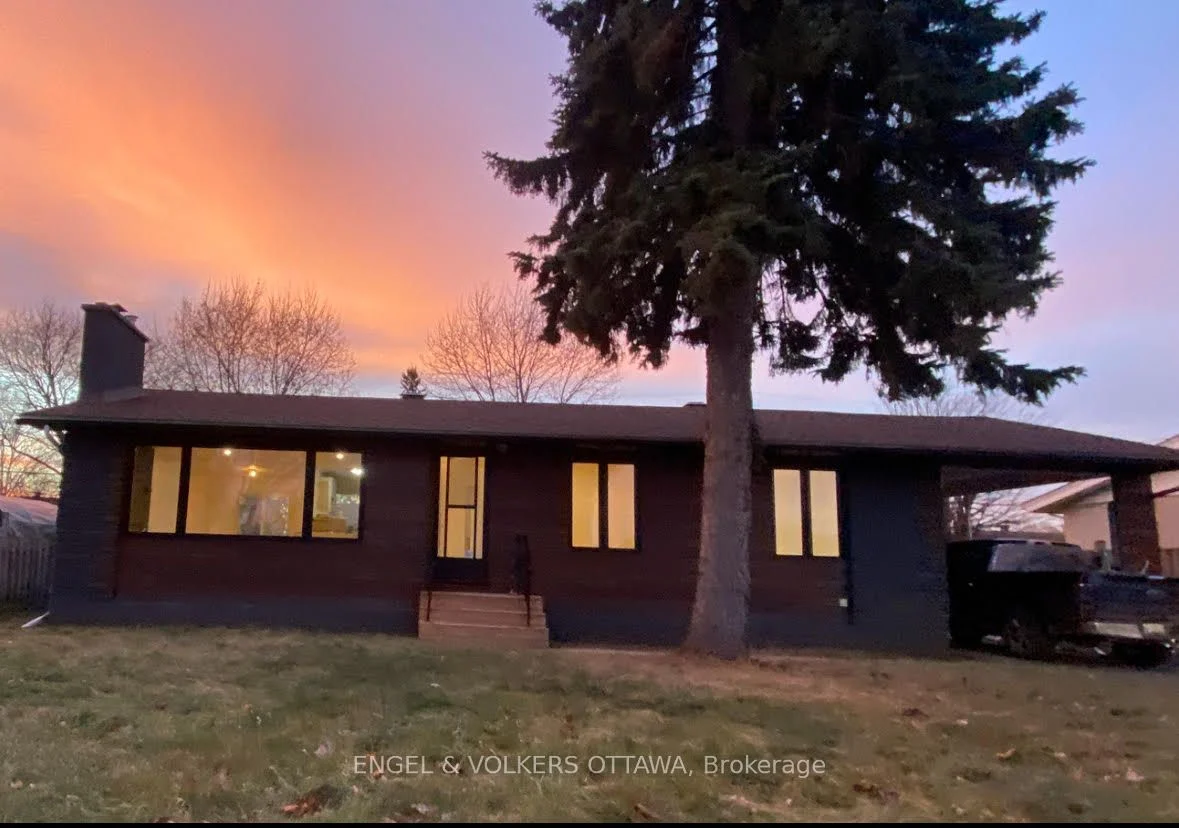 18 Majestic Drive A, South of Baseline to Knoxdale, ON K2G 1C7
