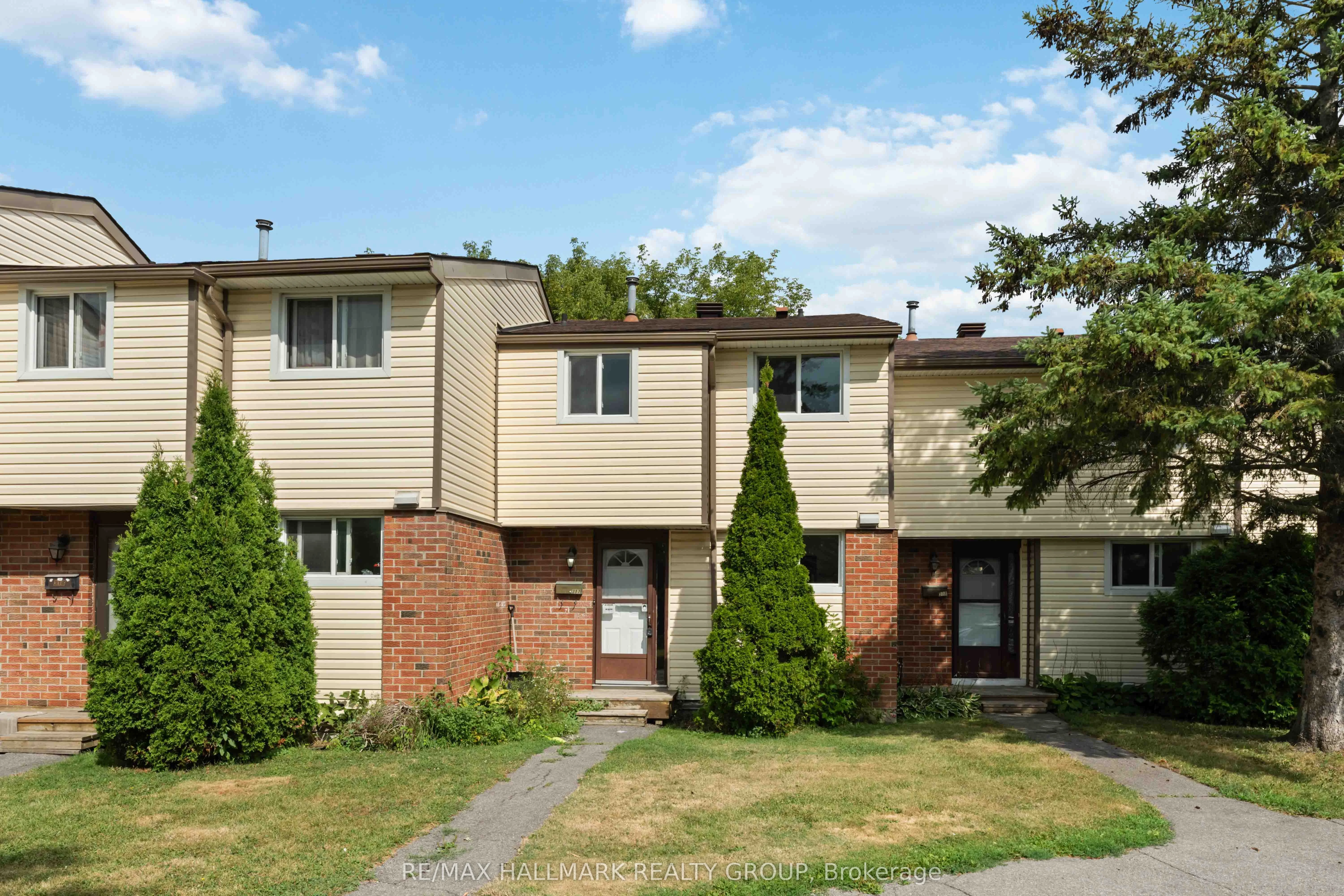 Condo Townhouse in Cyrville - Carson Grove - Pineview