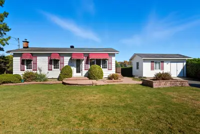 Detached in Champlain