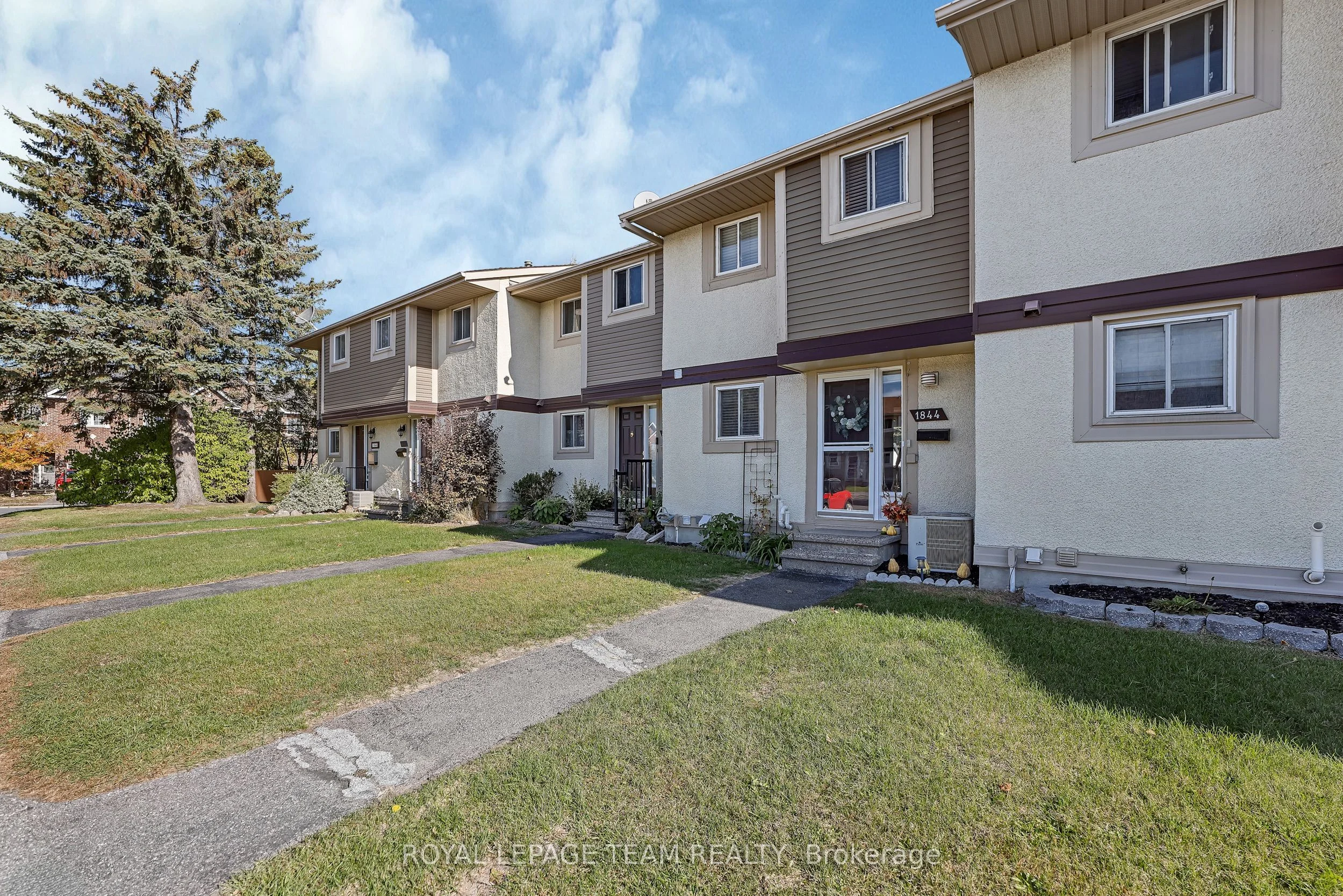 1844 Stonehenge Crescent, Cyrville - Carson Grove - Pineview, ON K1B 4Z9