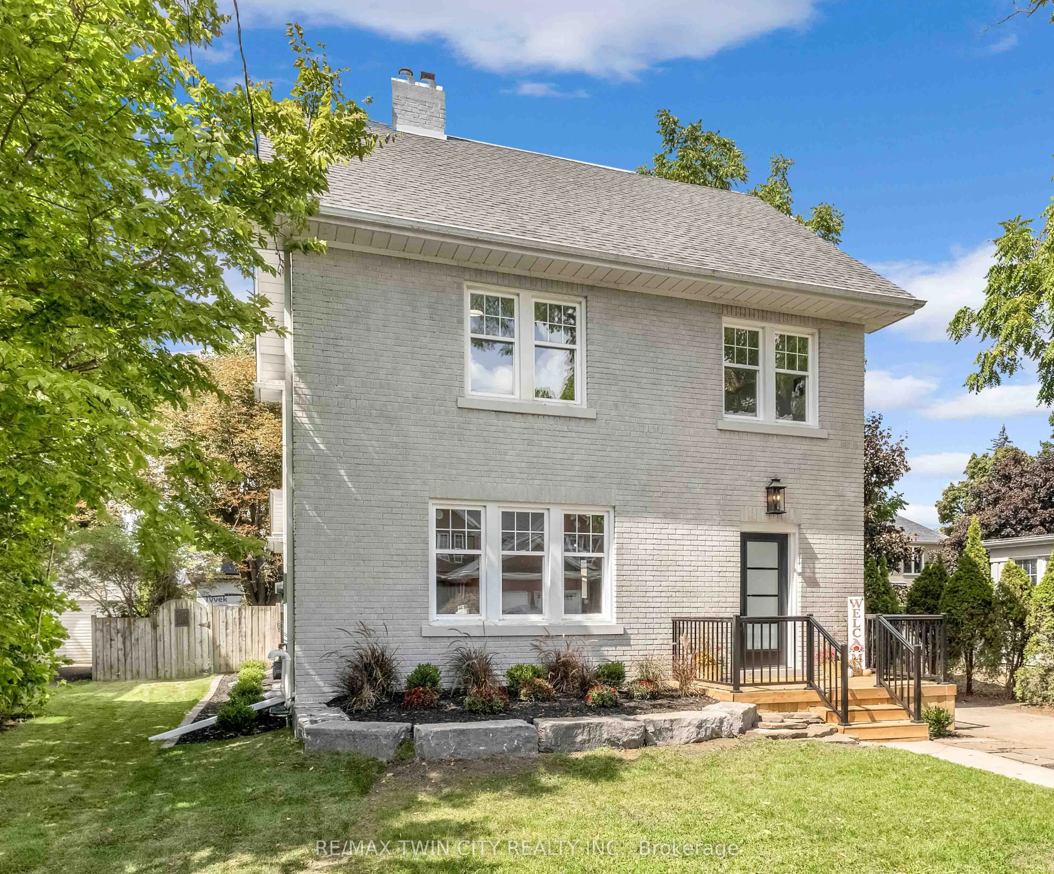 15 Hawarden Avenue, Brantford, ON N3T 4H2