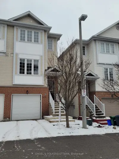 Att/Row/Townhouse in Bells Corners and South to Fallowfield