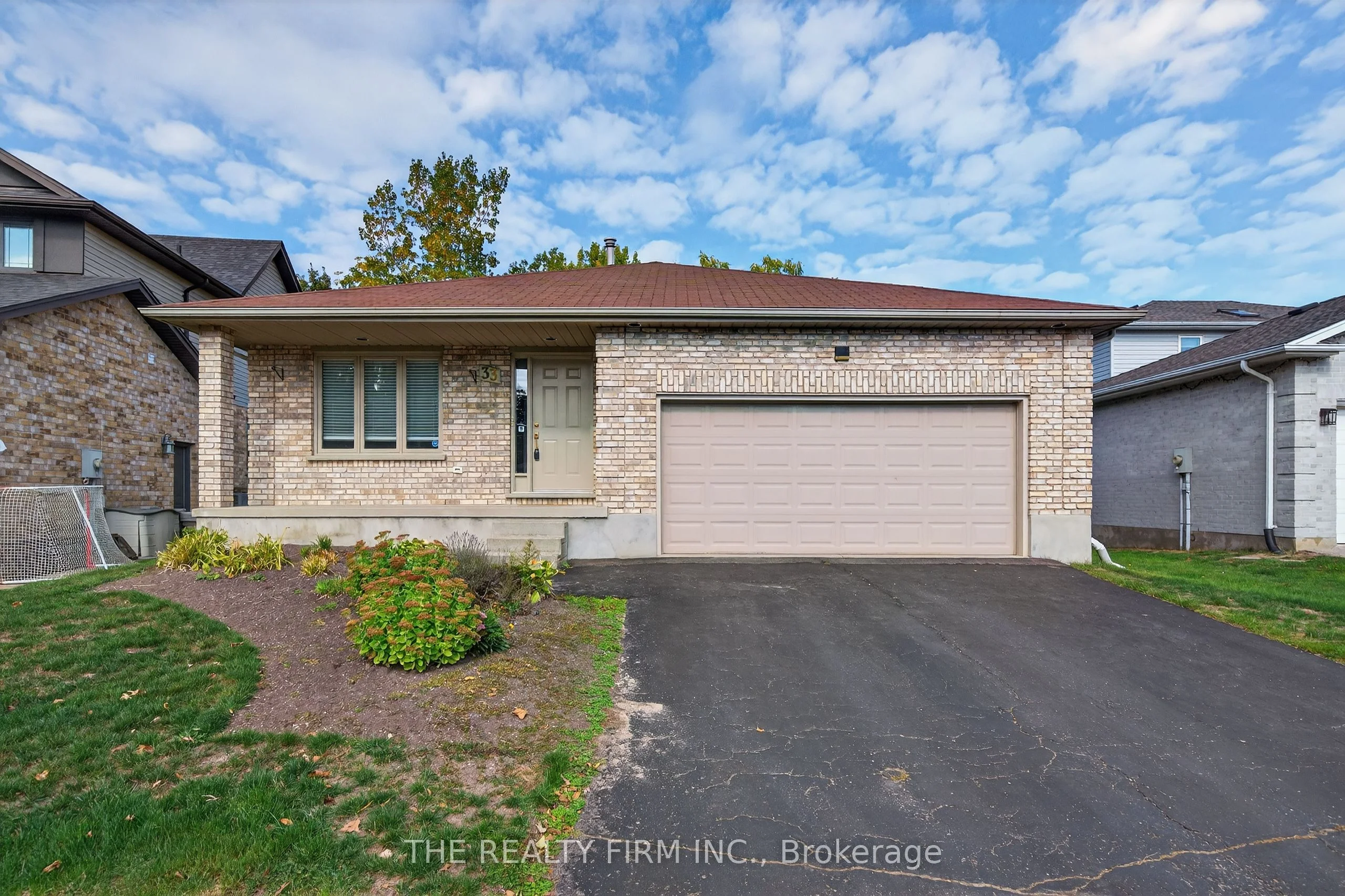 33 STONEYCREEK Crescent, London North, ON N5X 3X4