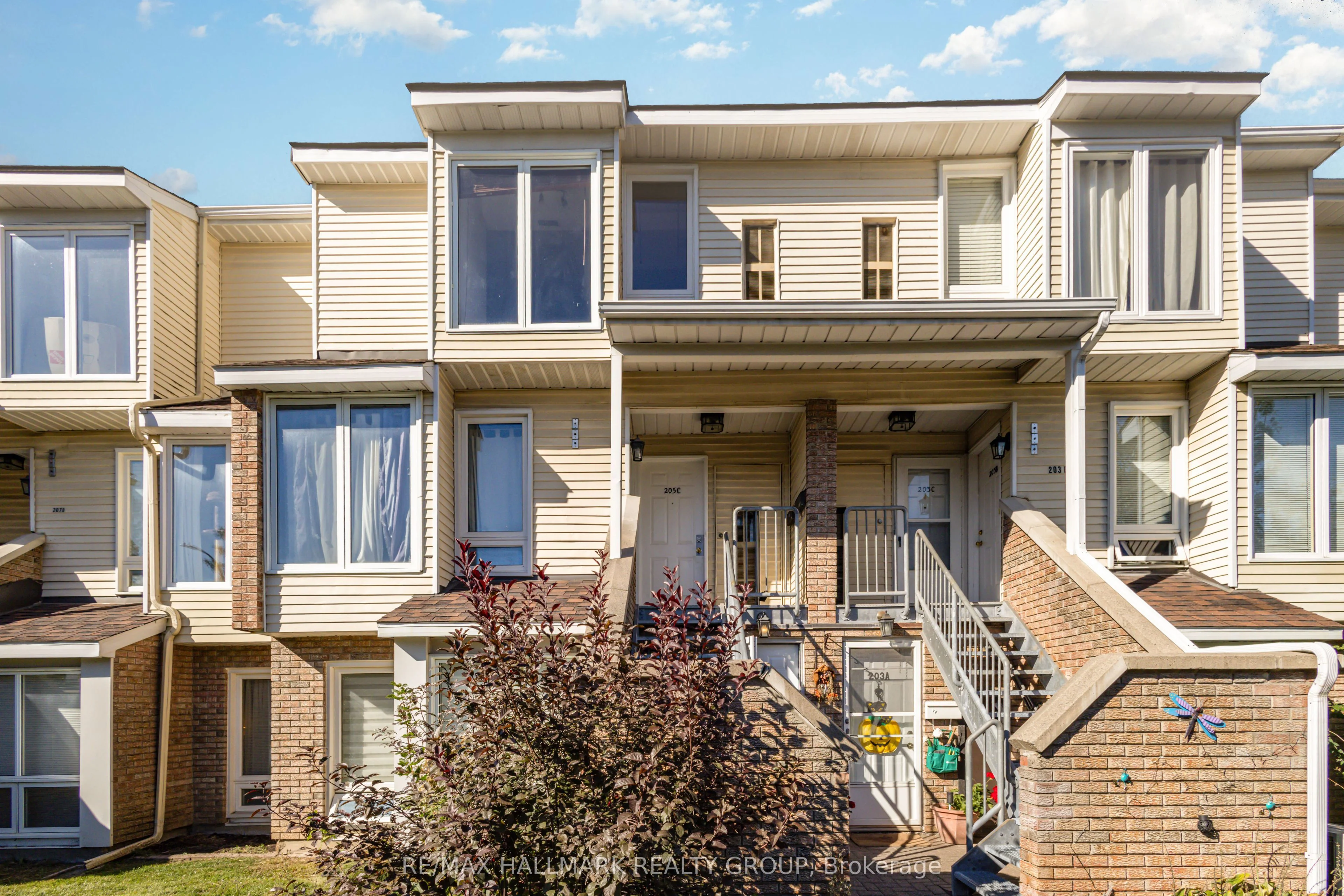 205 Woodfield Drive C, Tanglewood - Grenfell Glen - Pineglen, On K2g 4p2