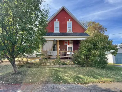 11 Gould Street, Whitewater Region, ON K0J 1K0