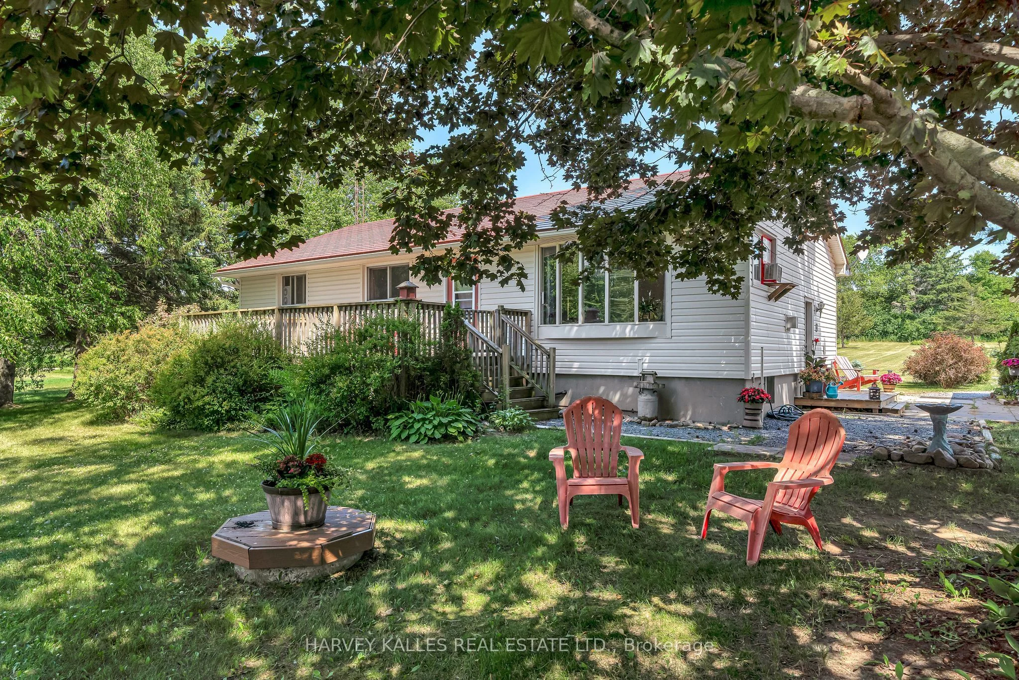 17 Kleinsteuber Park Road, Prince Edward County, ON K0K 2T0