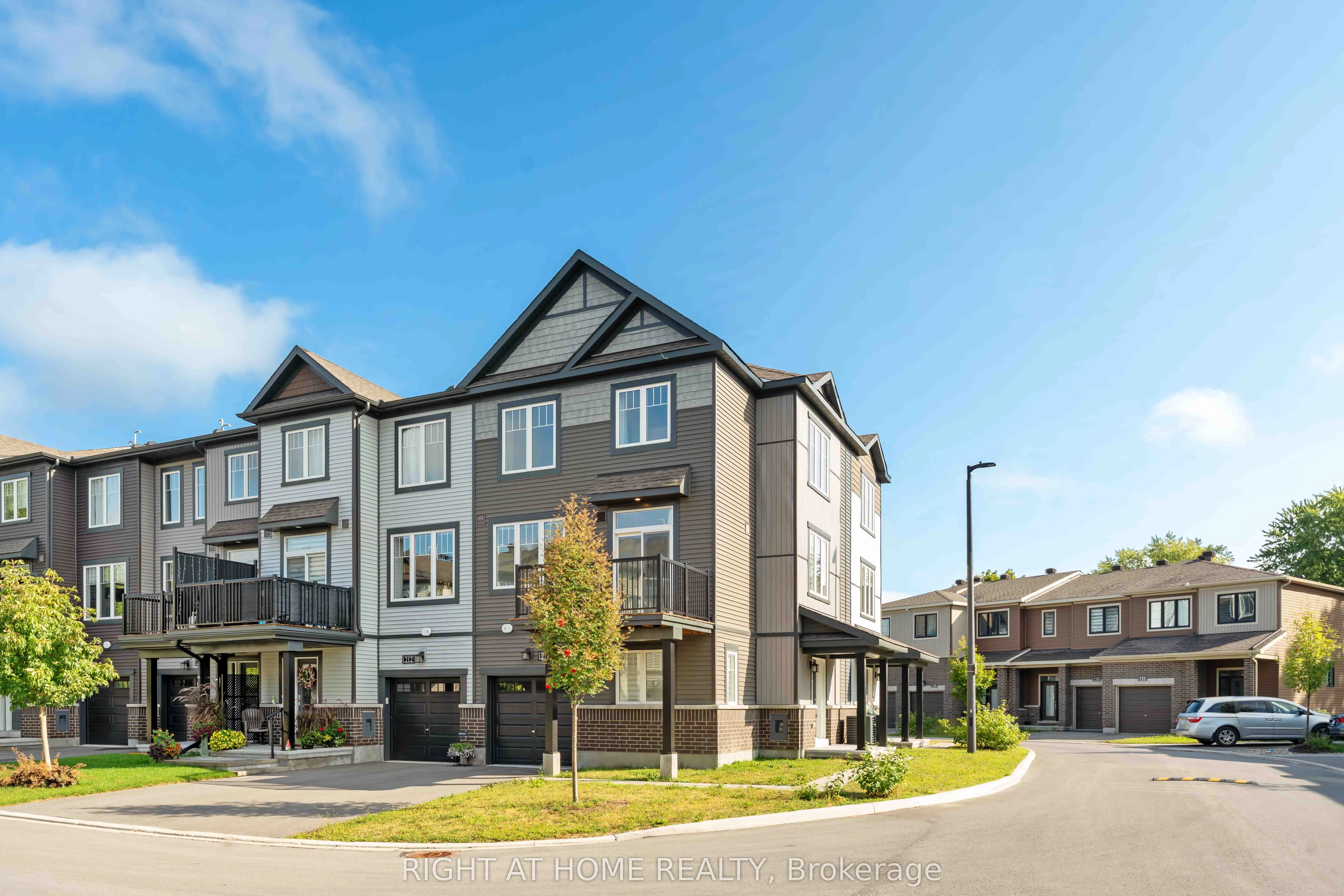 214 Attwell Private, Kanata, ON K2K 0P6