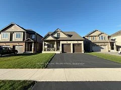 9337 White Oak Avenue, Niagara Falls, ON L2G 3R6