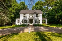 68 West Street S, Huntsville, ON P1H 1P9