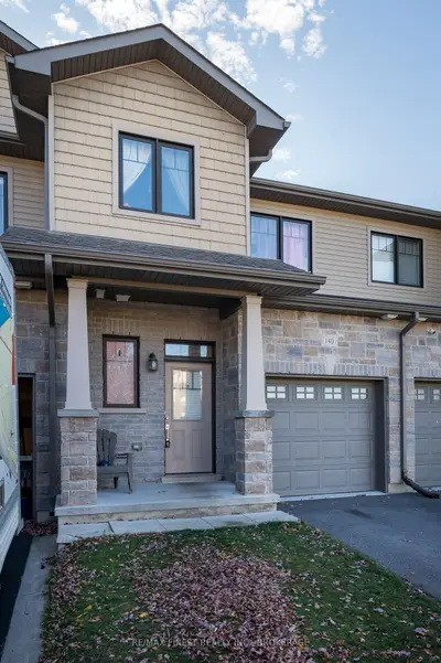 Att/Row/Townhouse in Loyalist