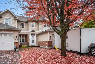 Att/Row/Townhouse in Kanata
