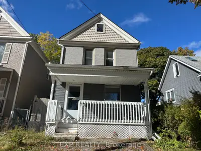 Detached in Niagara Falls