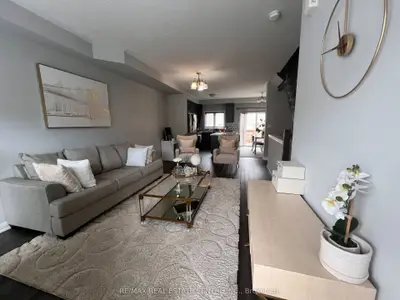 Att/Row/Townhouse in Hamilton