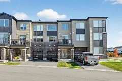 Att/Row/Townhouse in Manor Park - Cardinal Glen and Area