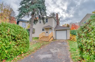 Detached in Manor Park - Cardinal Glen and Area