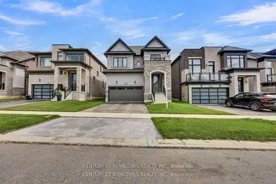 Detached in Woodstock