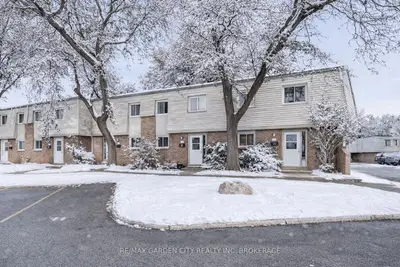 Condo Townhouse in St. Catharines