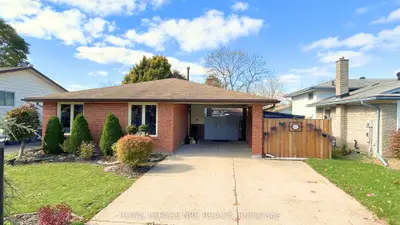 Detached in Niagara Falls