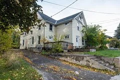 90 Dundas Street E, Belleville, ON K8N 1C1