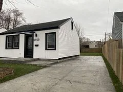 Detached in Niagara Falls