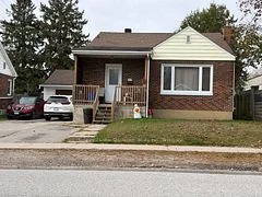 Detached in North Bay