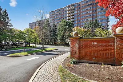 Condo Apartment in Cityview - Parkwoods Hills - Rideau Shore