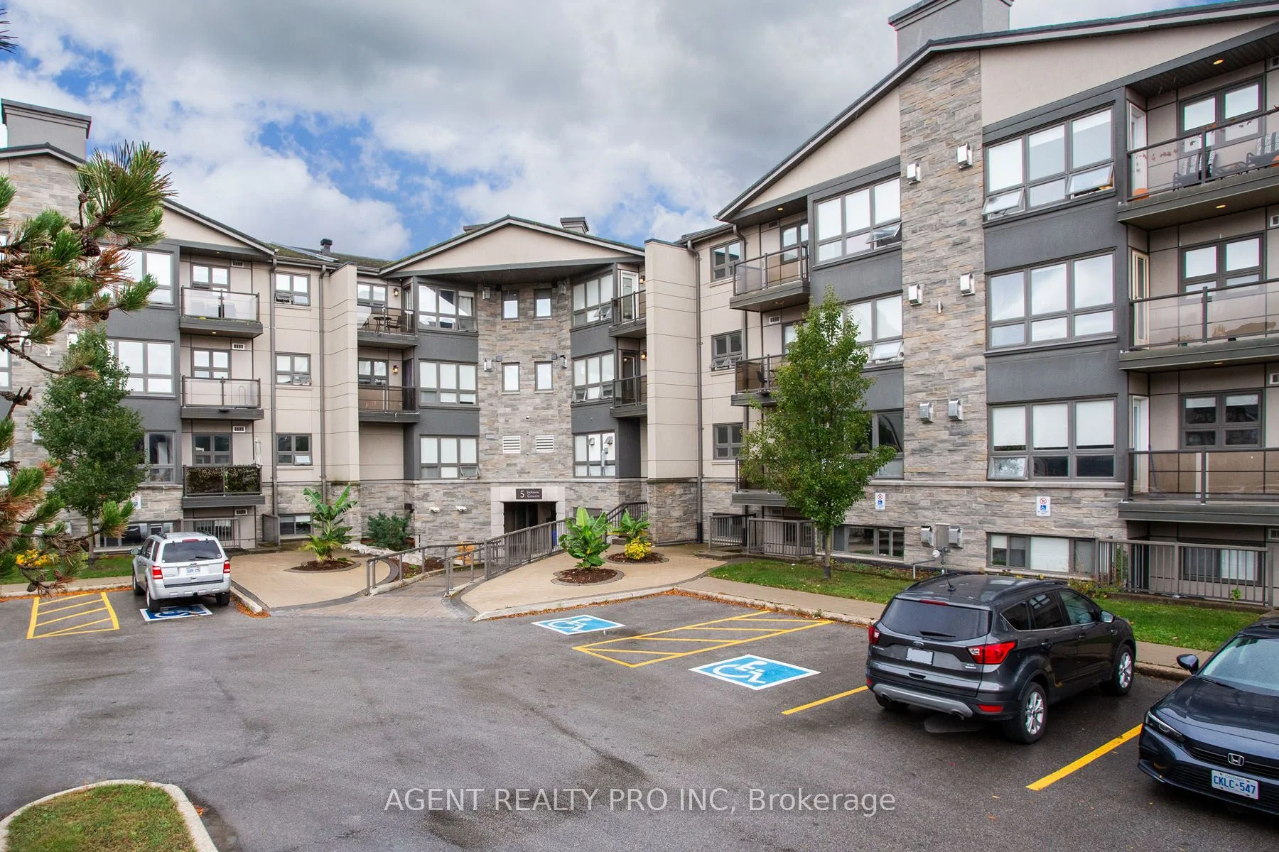 5 JACKSWAY Crescent 117, London North, ON N5X 3T5