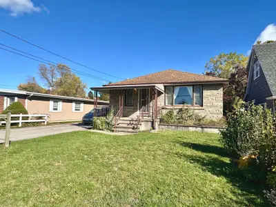 Detached in Niagara Falls