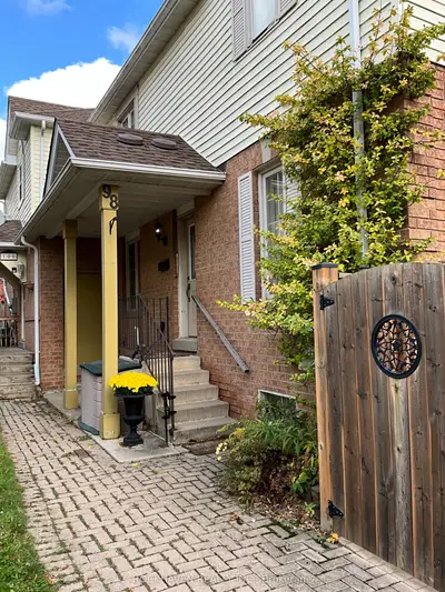 Att/Row/Townhouse in Hamilton