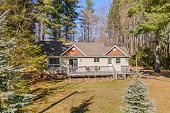 39 Golf Course Road, Huntsville, On P1h 1n7