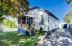 30 Elmwood Avenue, Cambridge, ON N1R 4Y1
