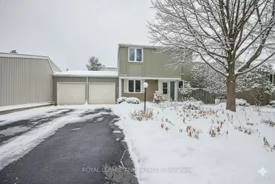 Condo Townhouse in Kanata